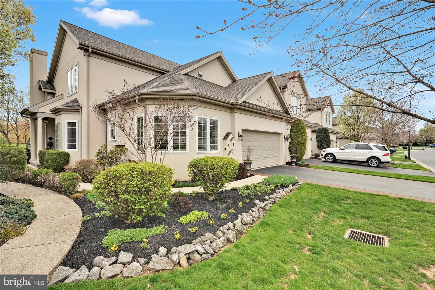 728 Woodfield Drive photo 4