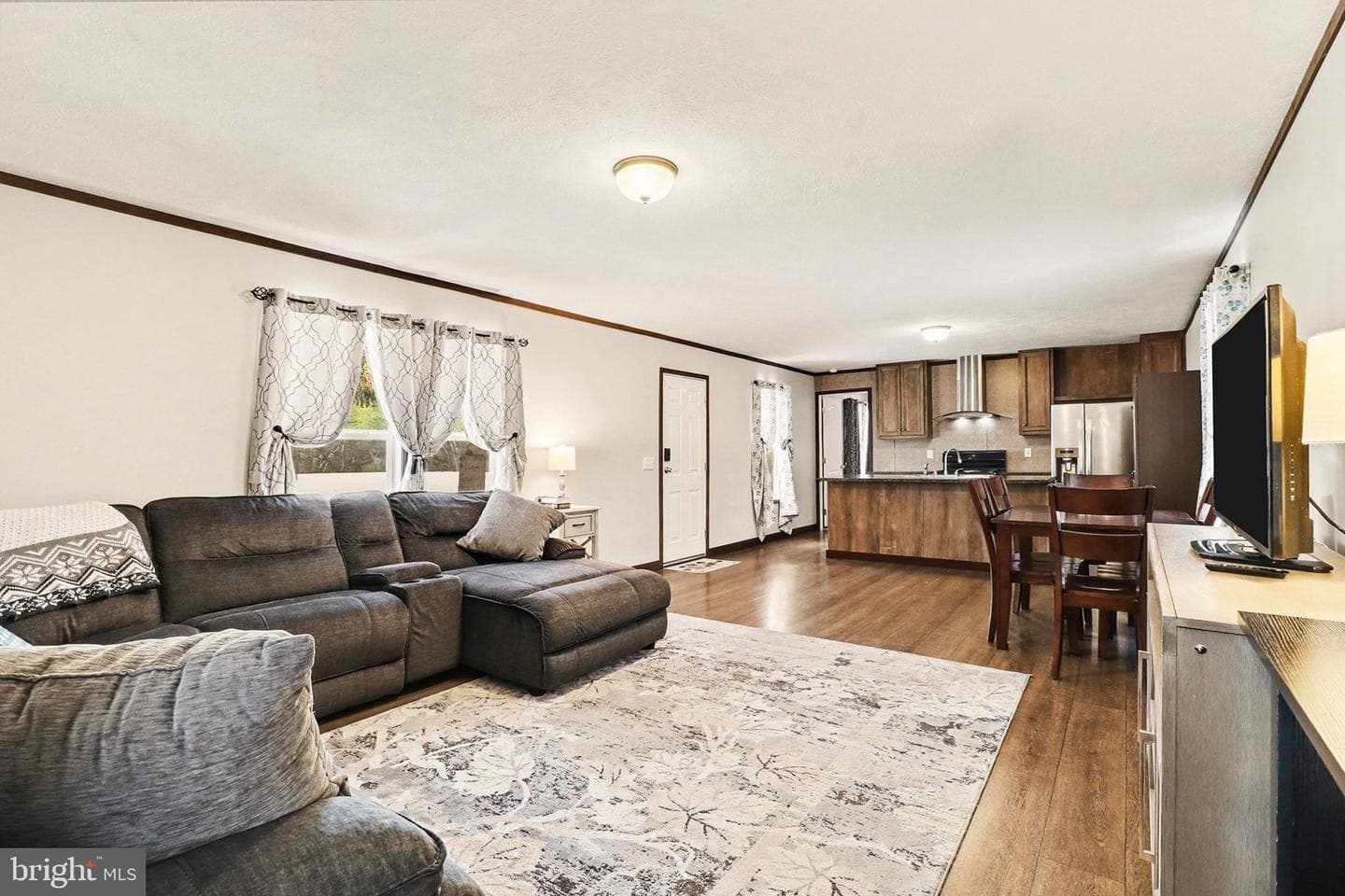 404 Dogwood Lane photo 3