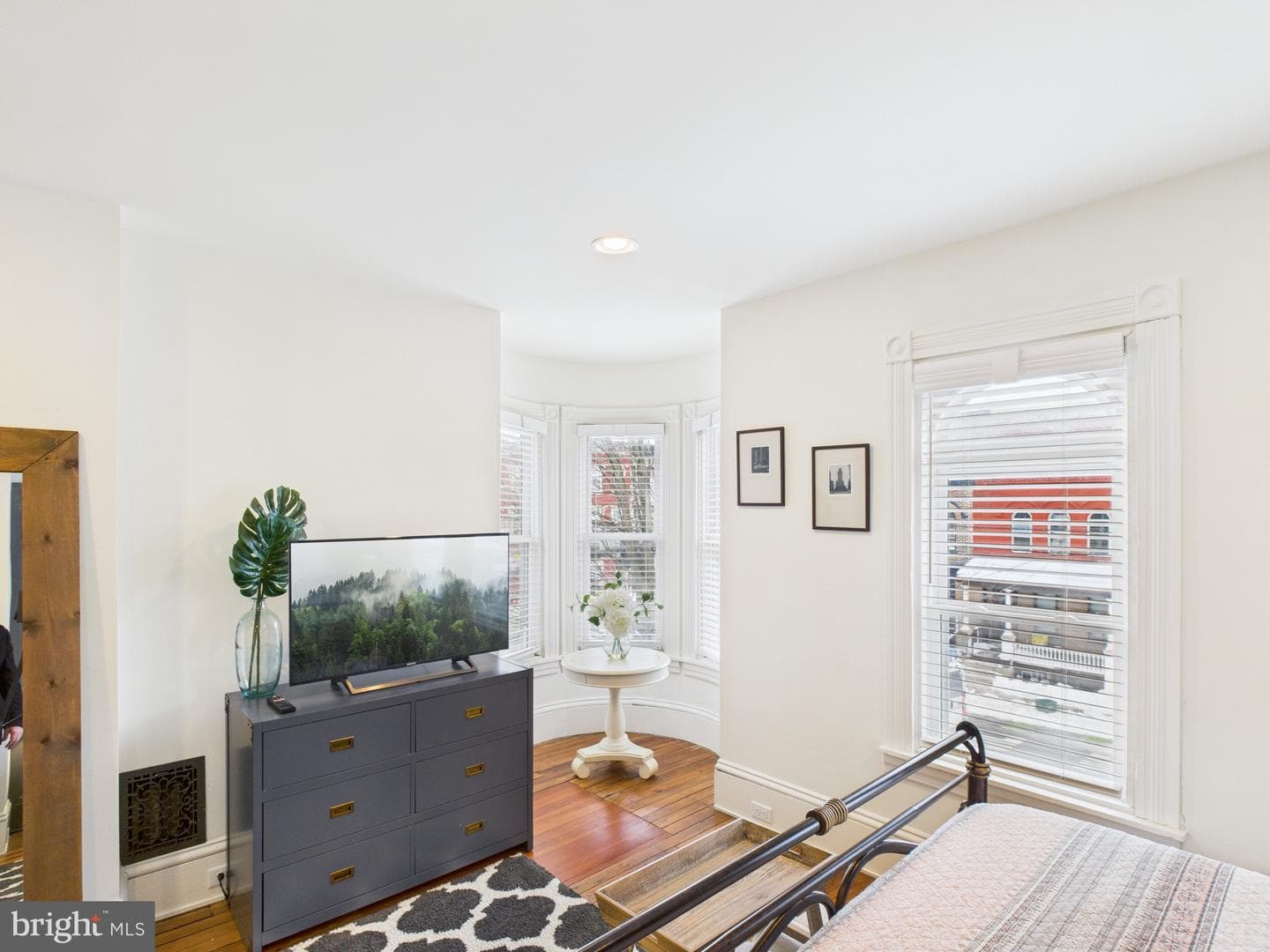 305 W Lemon Street photo 14