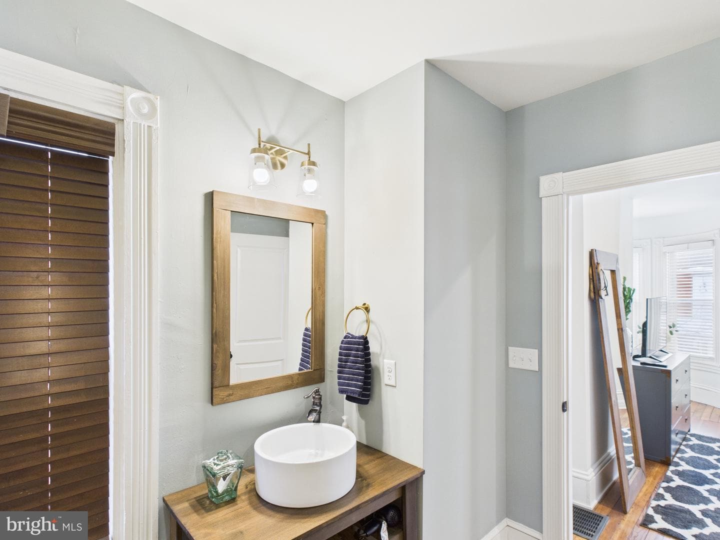 305 W Lemon Street photo 16