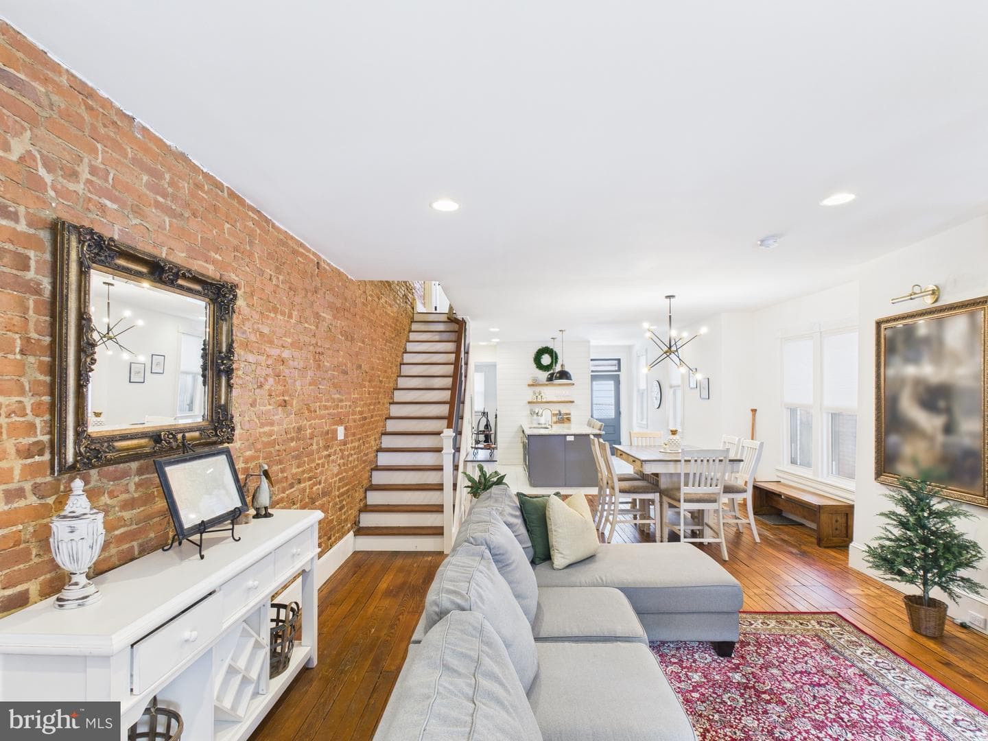 305 W Lemon Street photo 5