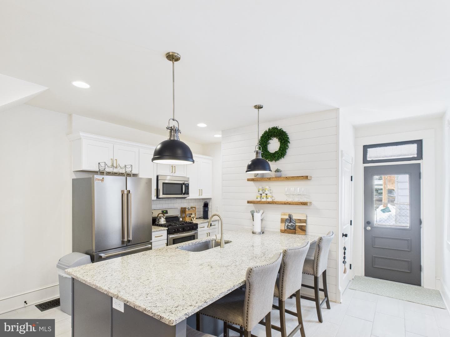 305 W Lemon Street photo 8