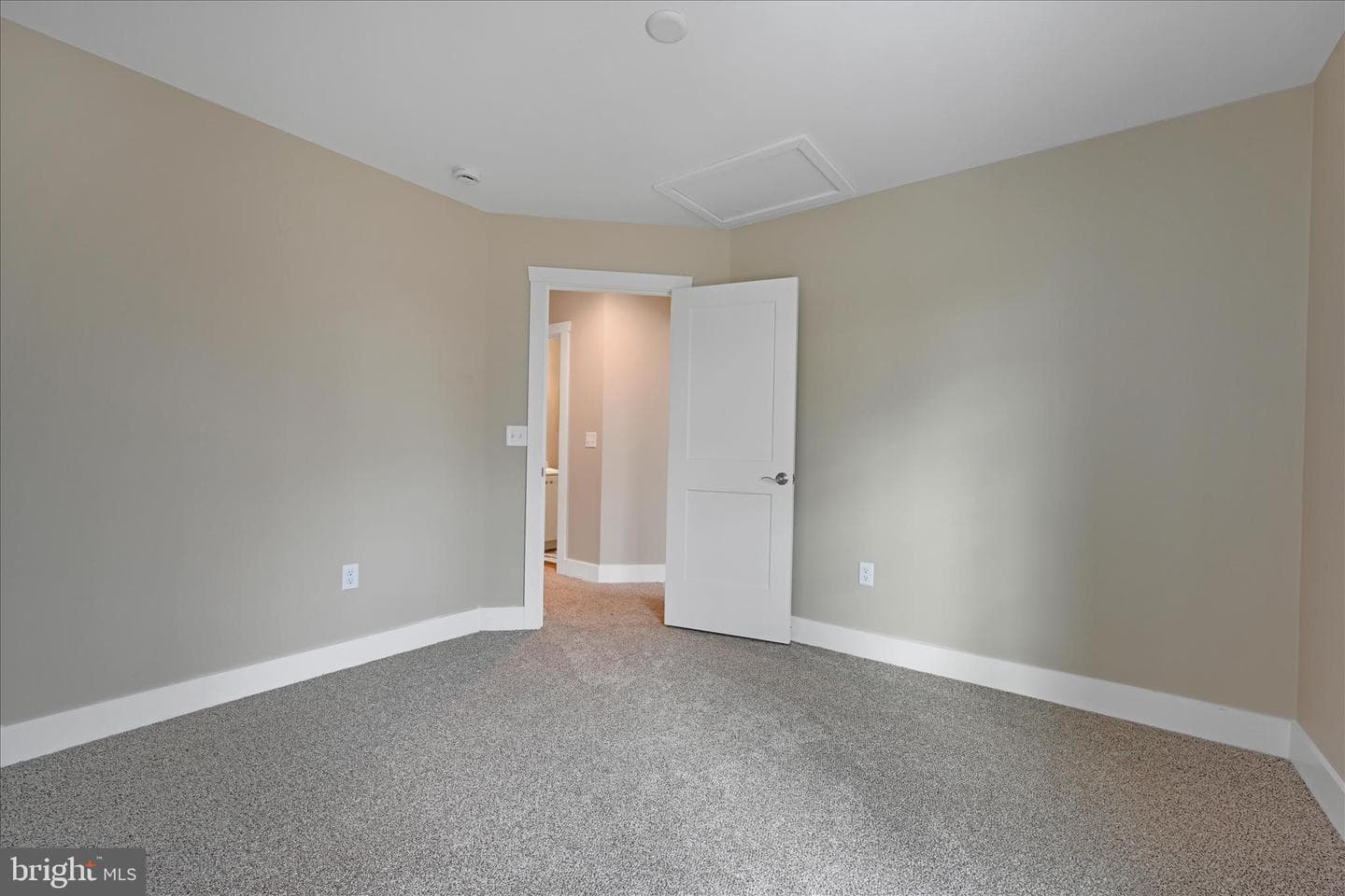 256 Pilgrim Drive photo 23