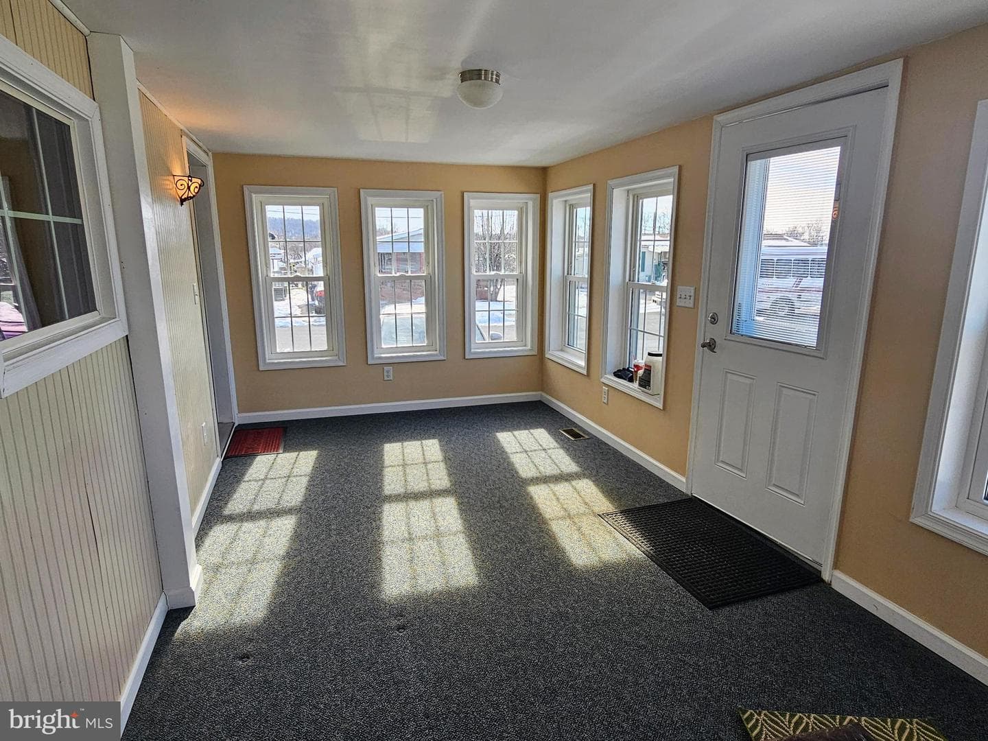 927 Emerald Street photo 3