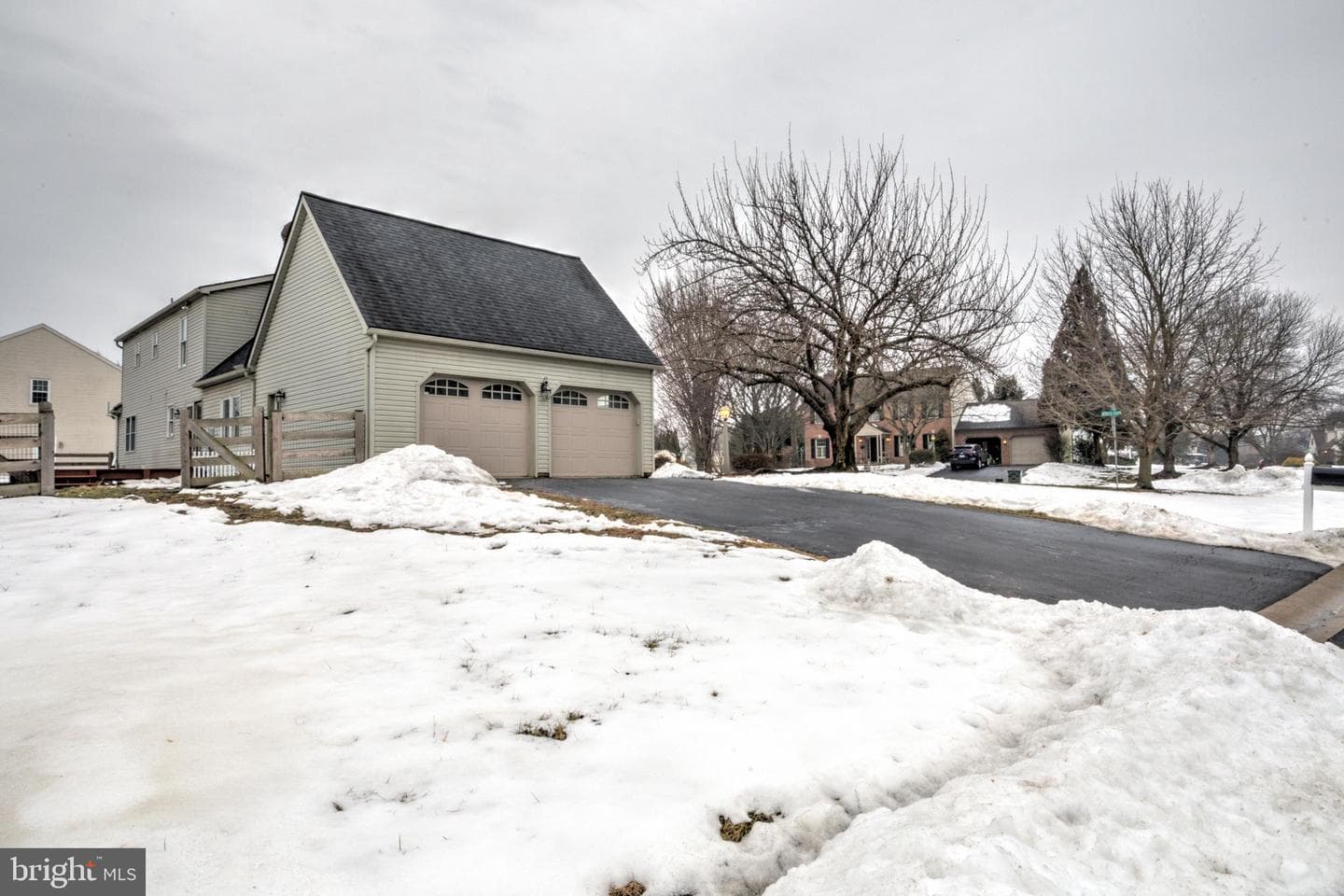 152 Kings Gate Drive photo 40