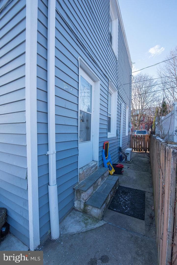 132 Reo Avenue photo 31