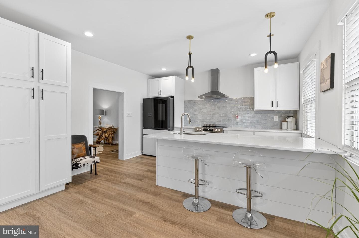 1529 Village Road photo 10
