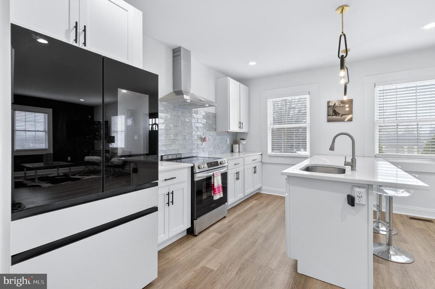 1529 Village Road photo 11