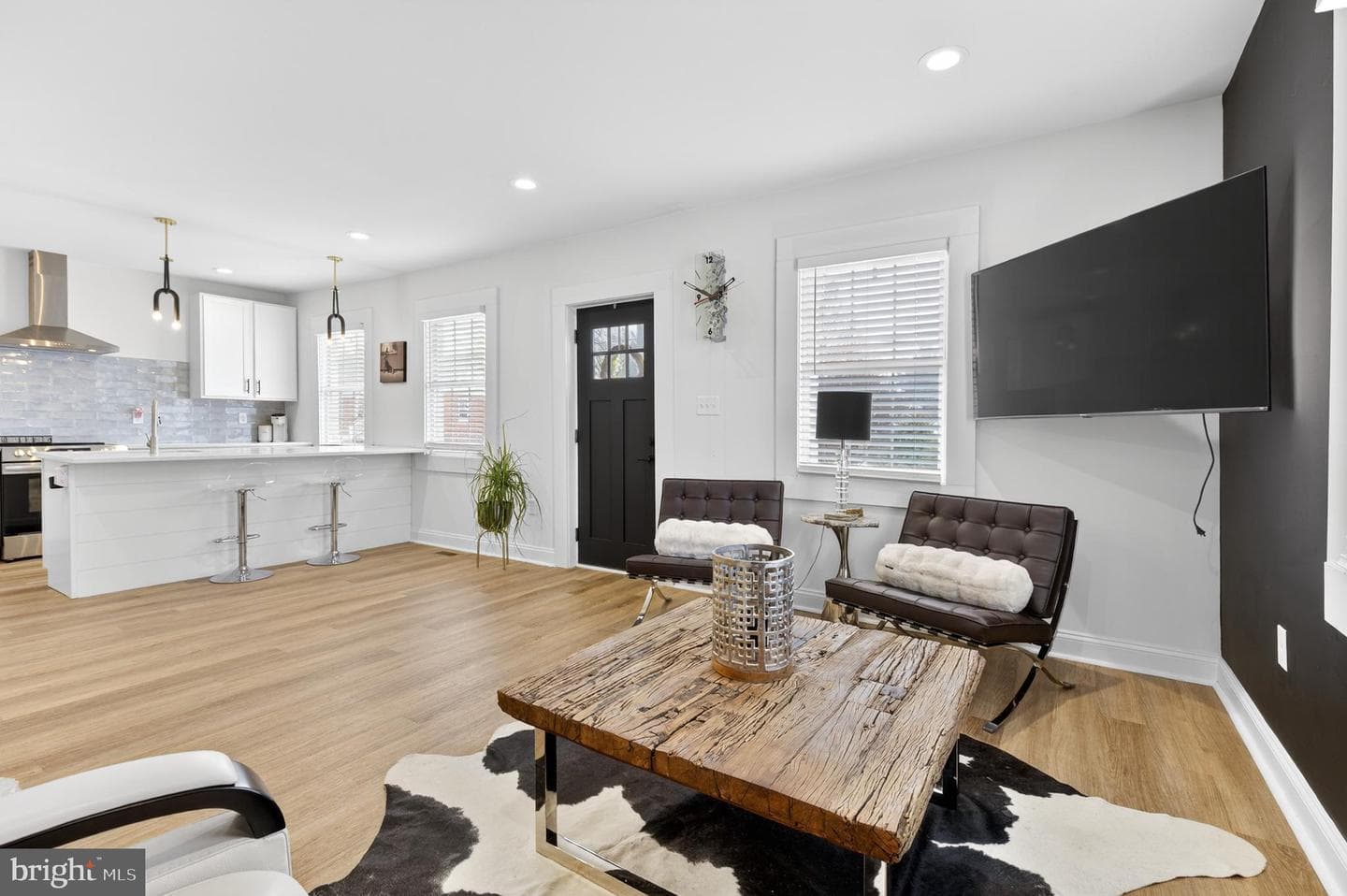 1529 Village Road photo 13