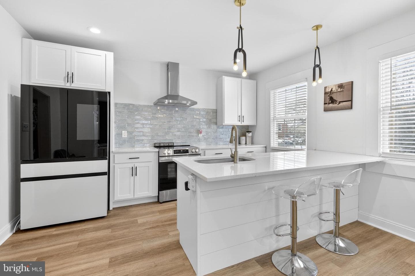 1529 Village Road photo 2