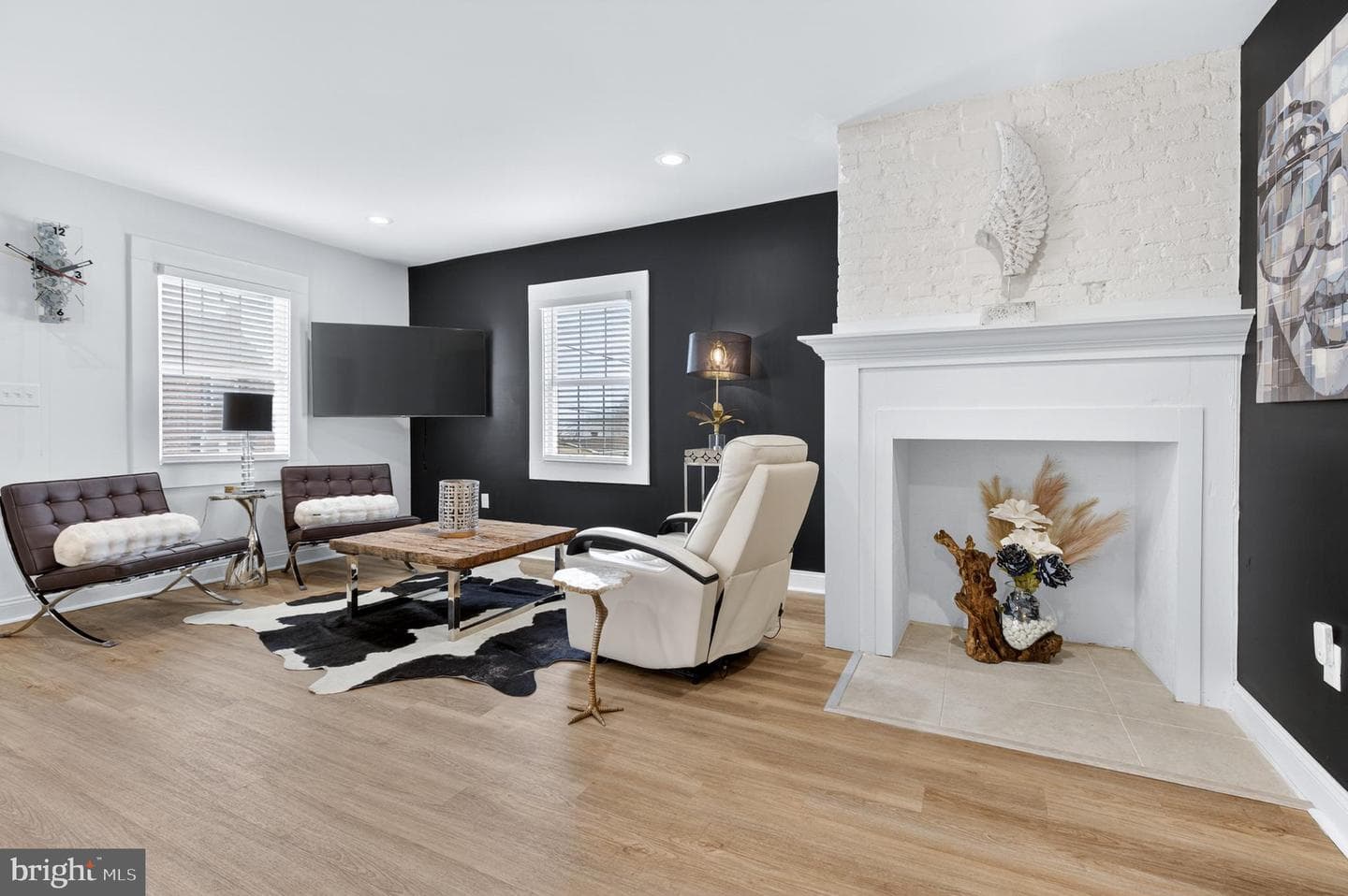 1529 Village Road photo 3