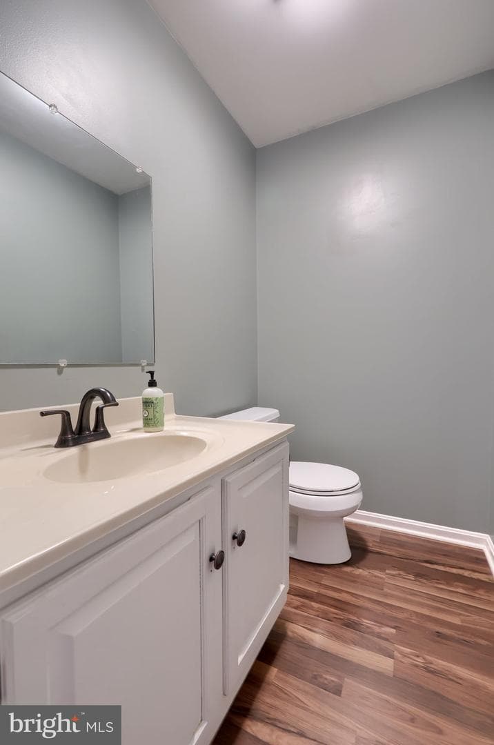 100 Pepperton Court photo 23