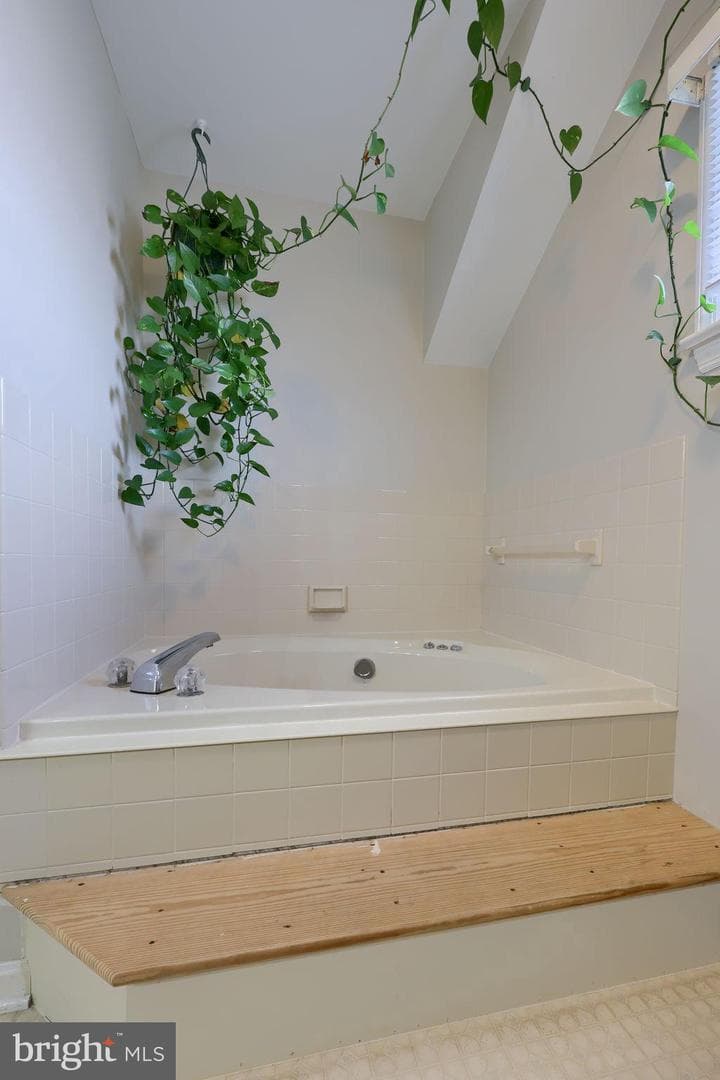 100 Pepperton Court photo 24