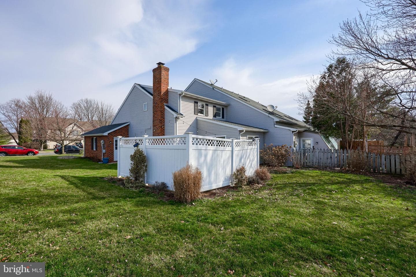 100 Pepperton Court photo 35