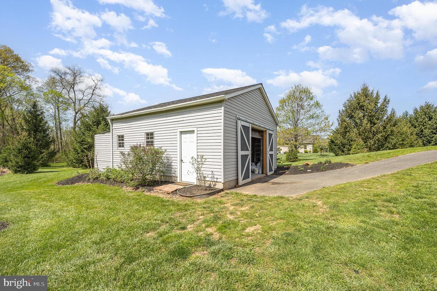 115 Monument Drive photo 31