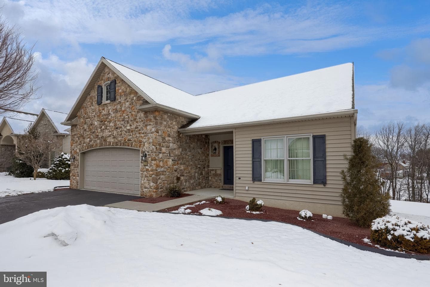 900 Cambridge Drive photo 2