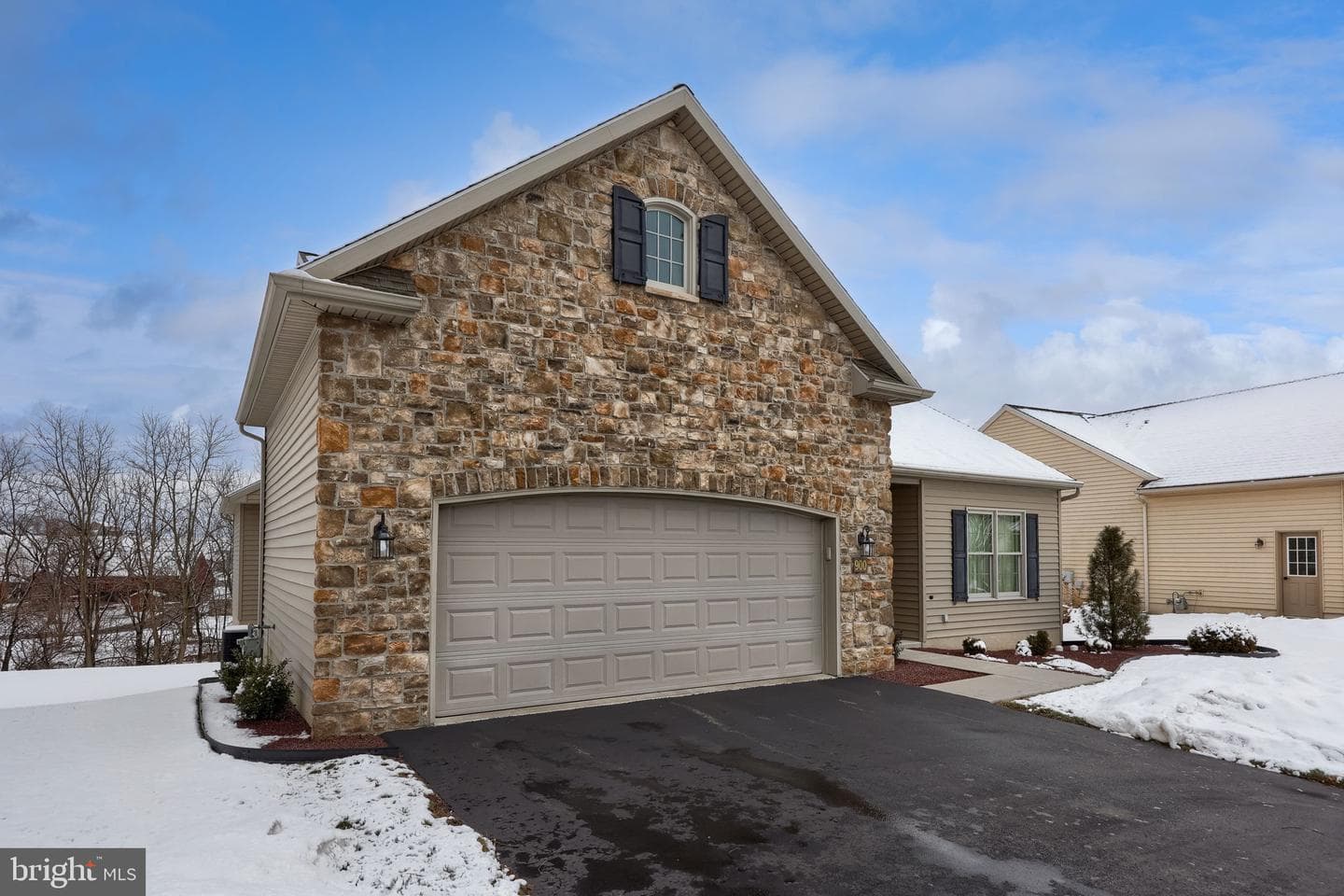 900 Cambridge Drive photo 4