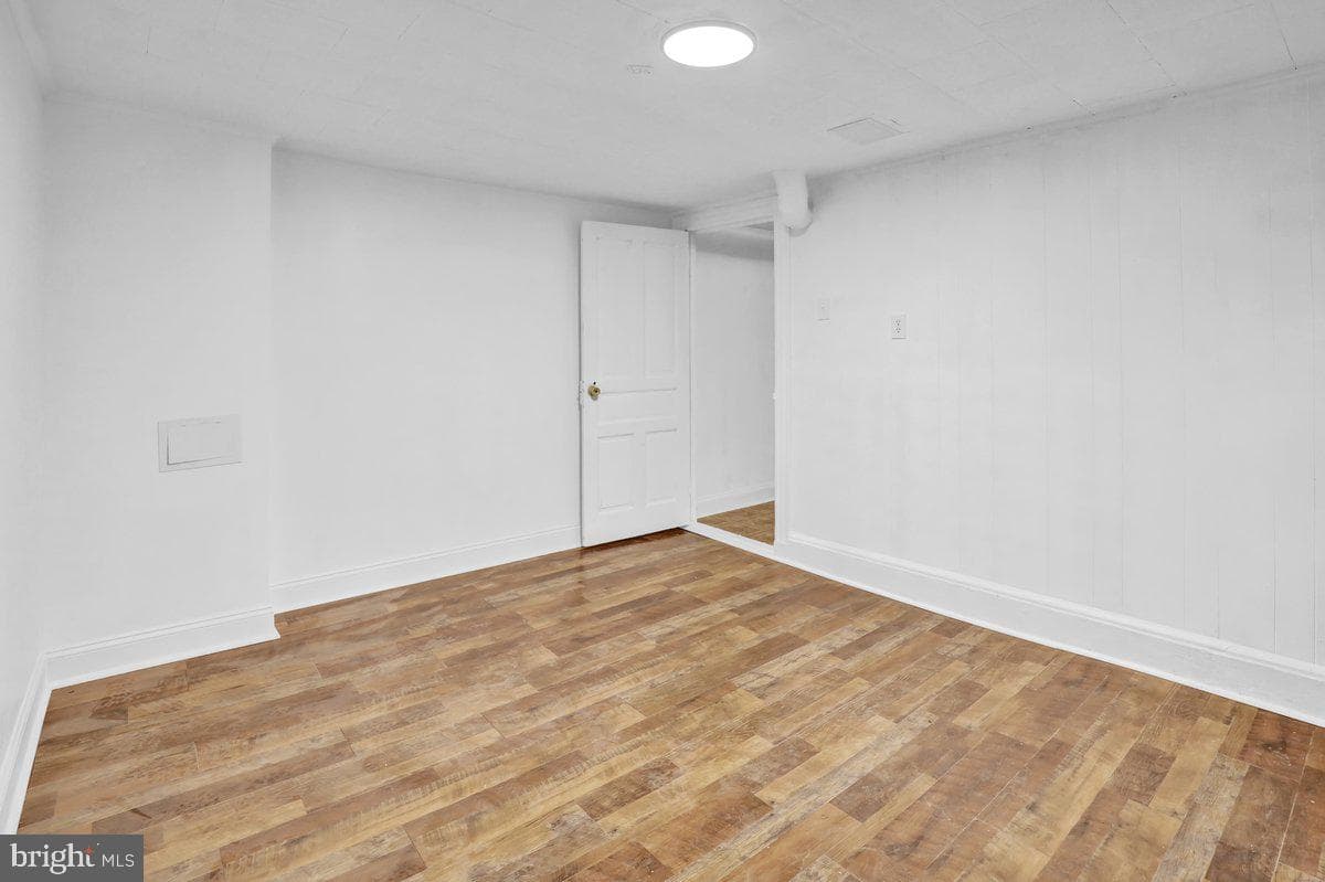 647 S Franklin Street photo 26