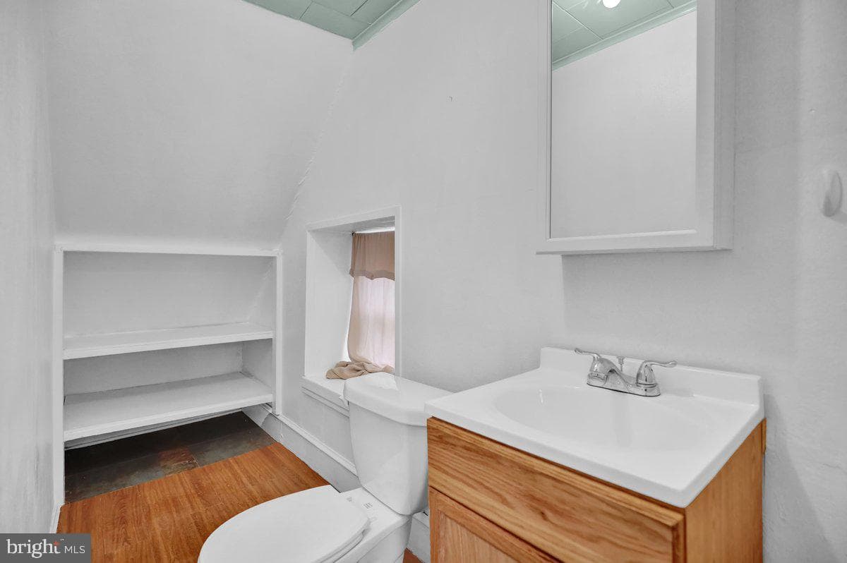 647 S Franklin Street photo 38