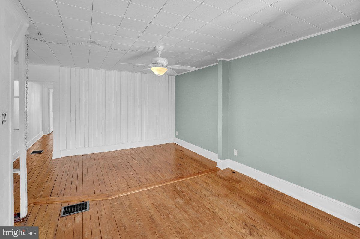 647 S Franklin Street photo 4