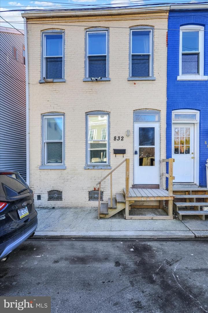 832 Houston Street photo 3