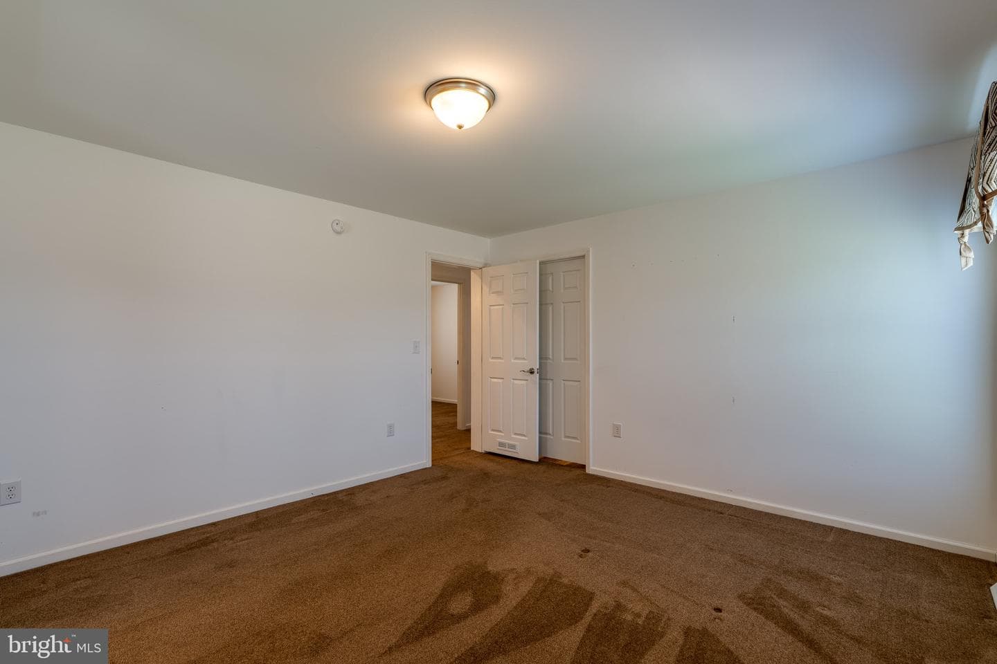 426 Eastwood Lane photo 17