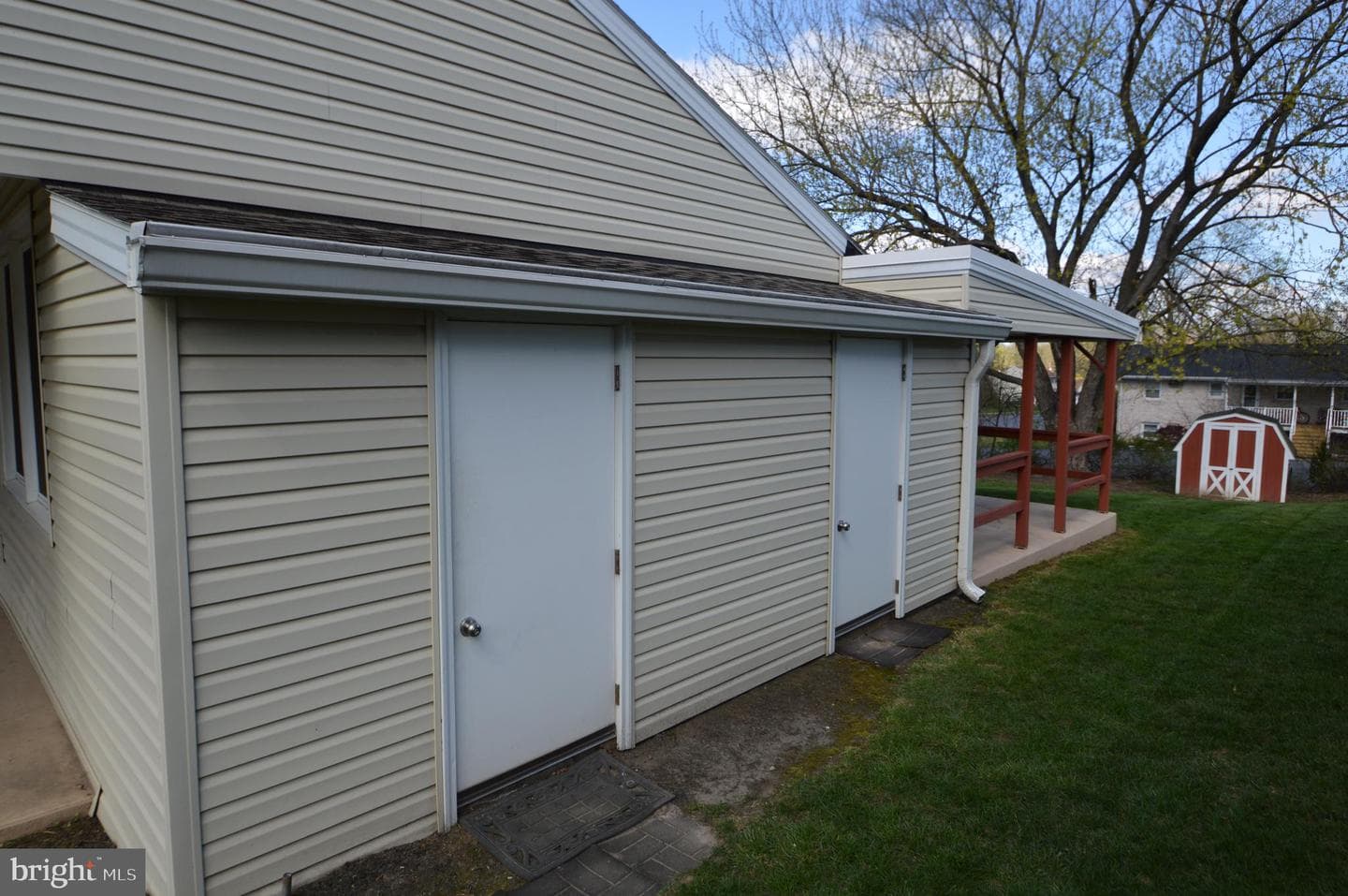 401 Lemon Street photo 11