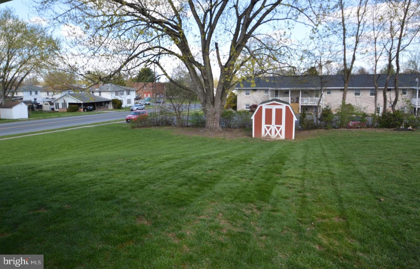 401 Lemon Street photo 8