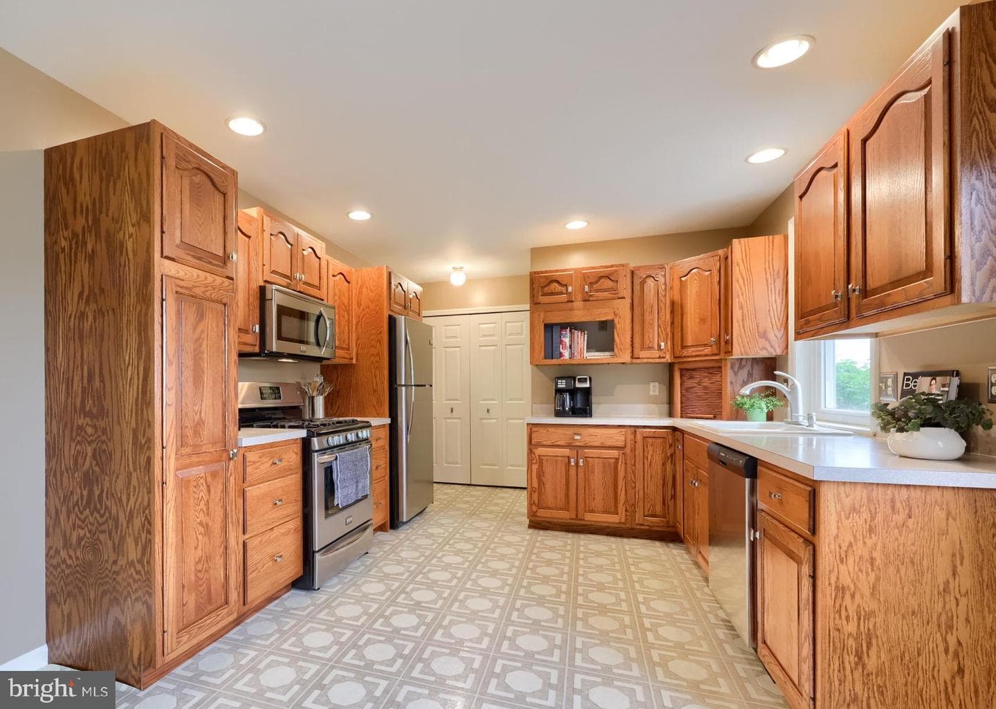 3949 Birchwood Lane photo 4