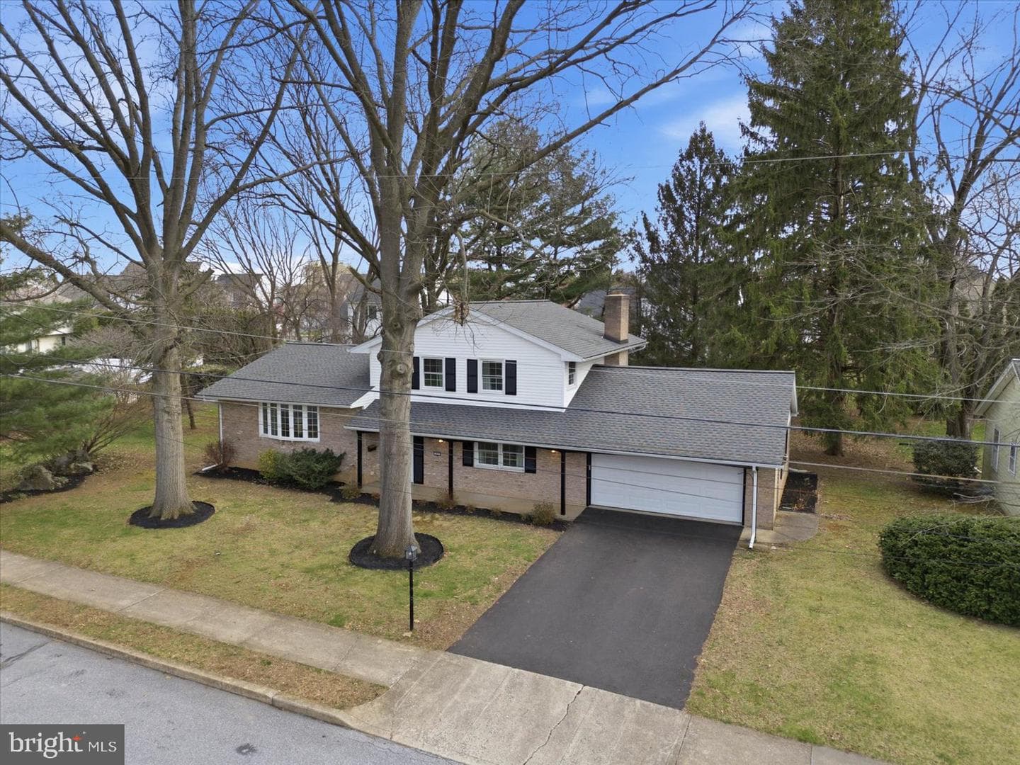 325 Balmer Road photo 2