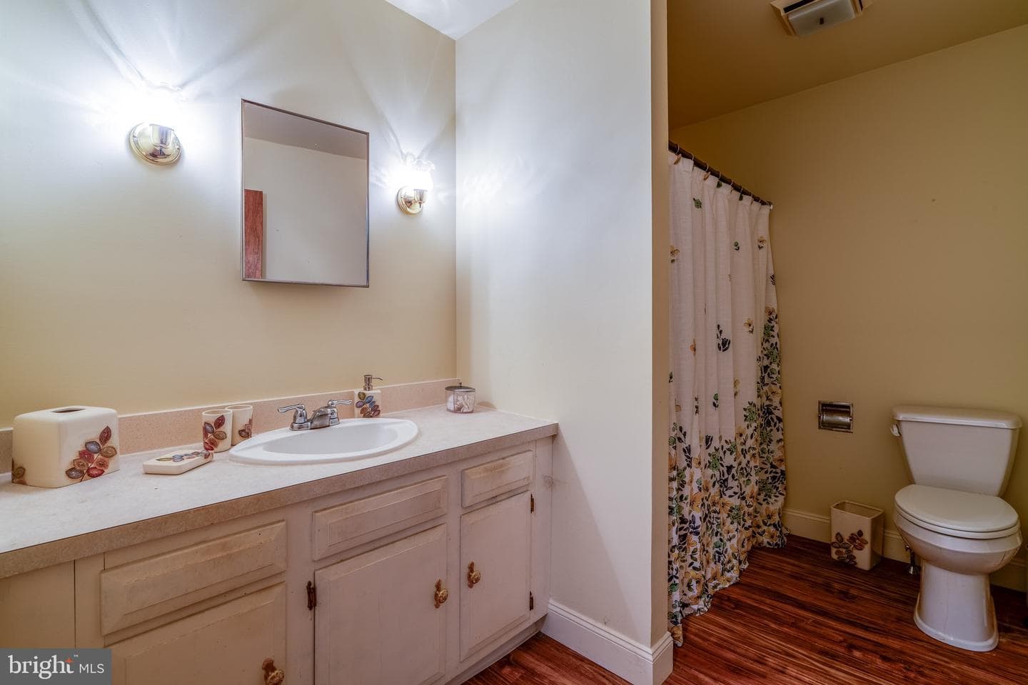 533 Martin Avenue photo 18