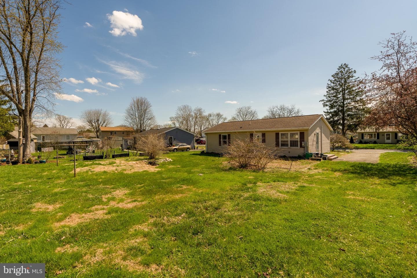 533 Martin Avenue photo 4