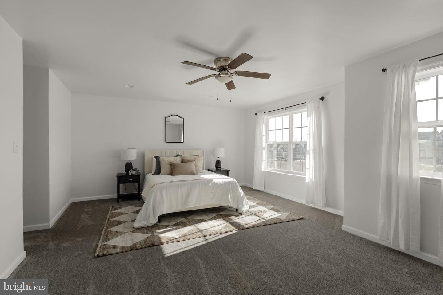 586 Stockdale Drive photo 24