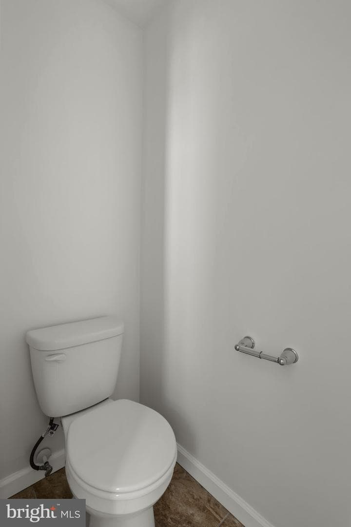586 Stockdale Drive photo 32
