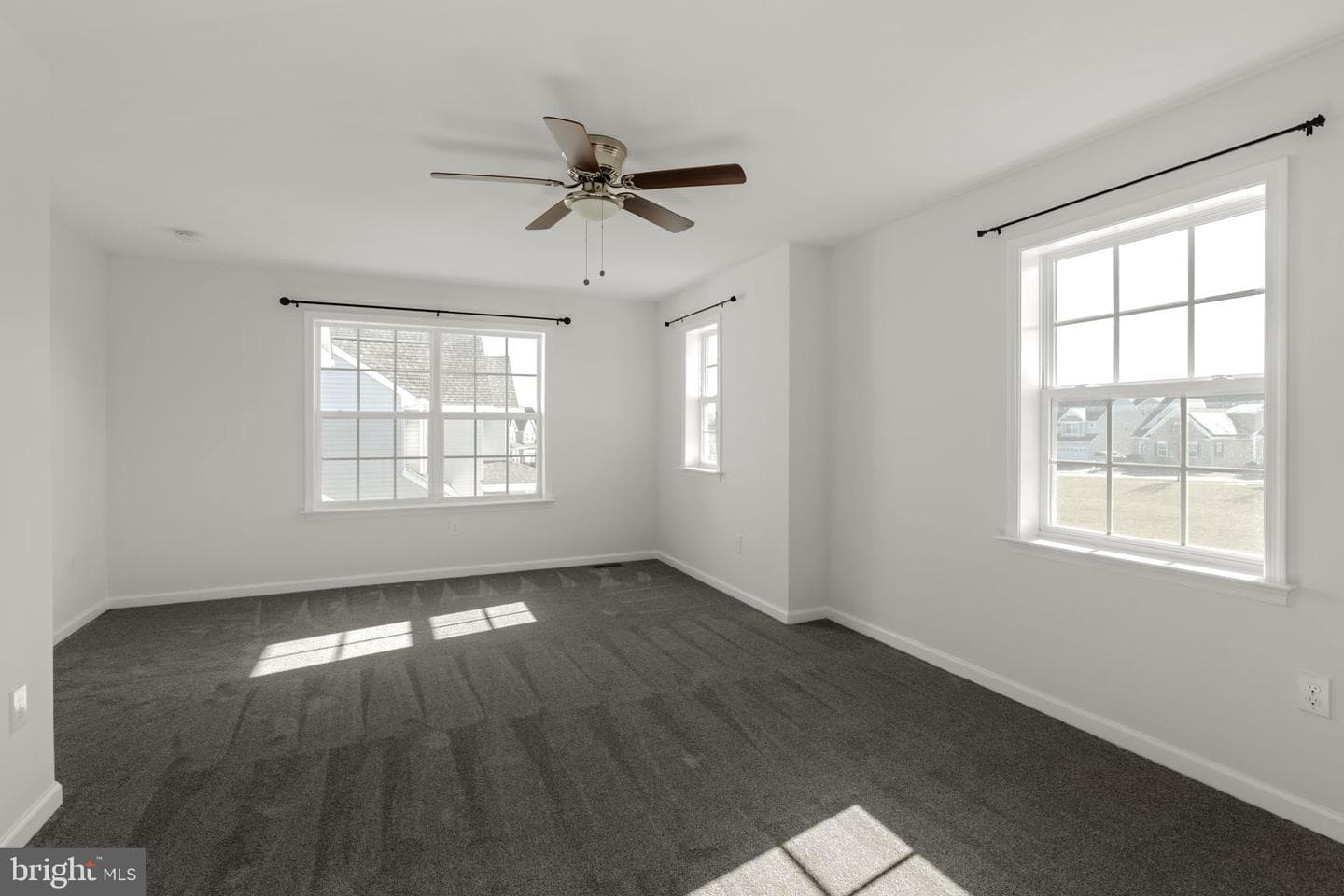 586 Stockdale Drive photo 34
