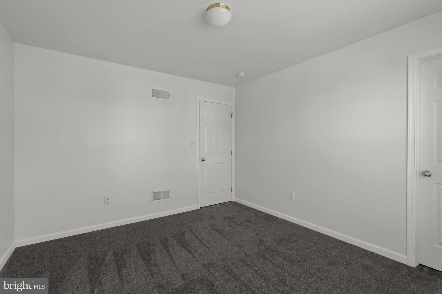 586 Stockdale Drive photo 36