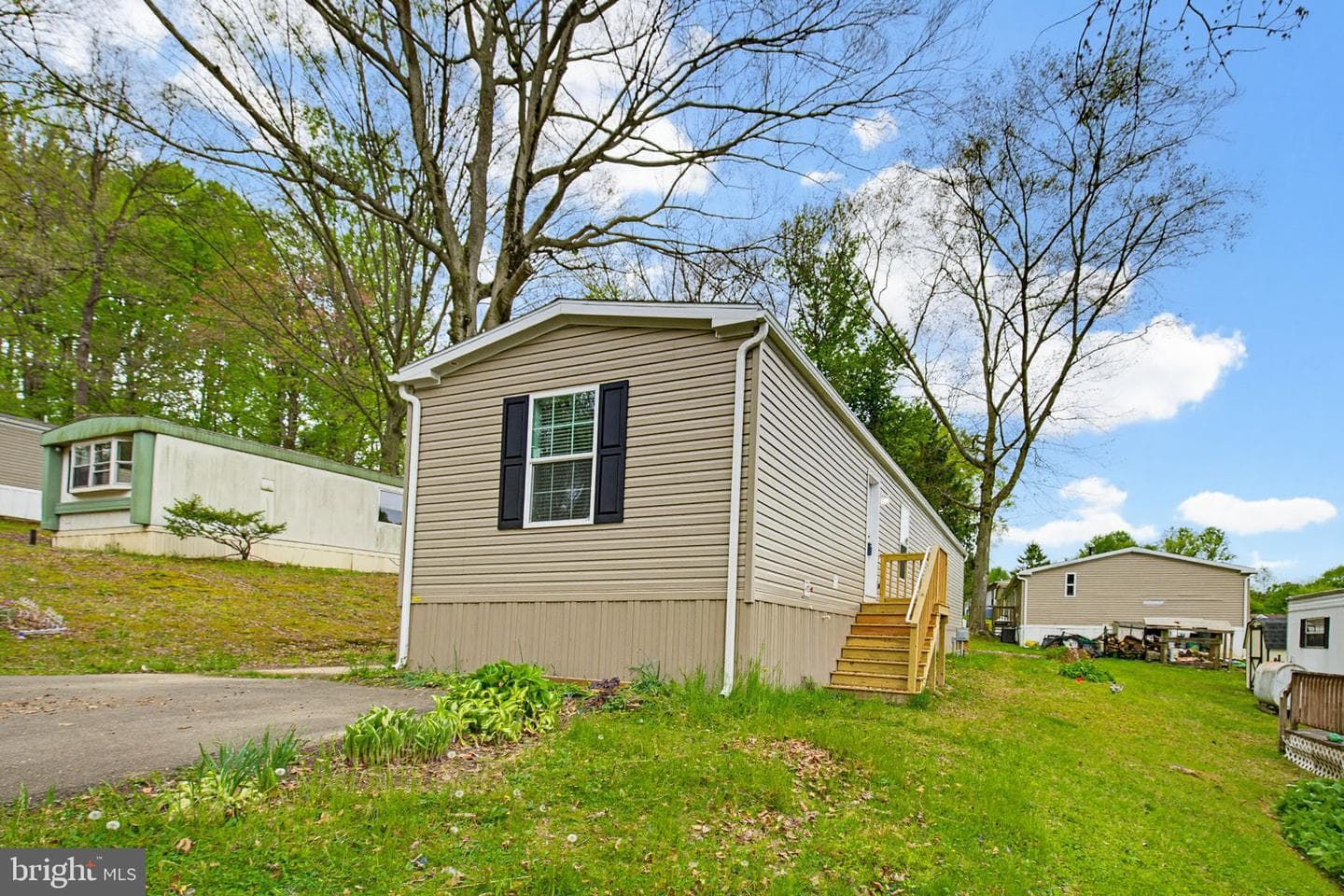 503 Cedar Ln photo 3