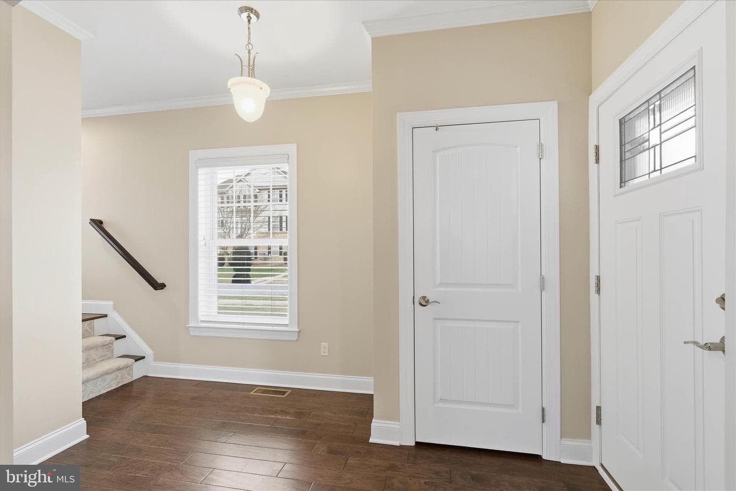 664 Richmond Drive photo 4