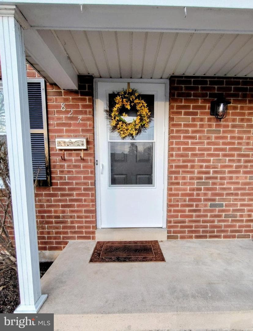 827 S Locust Street photo 2