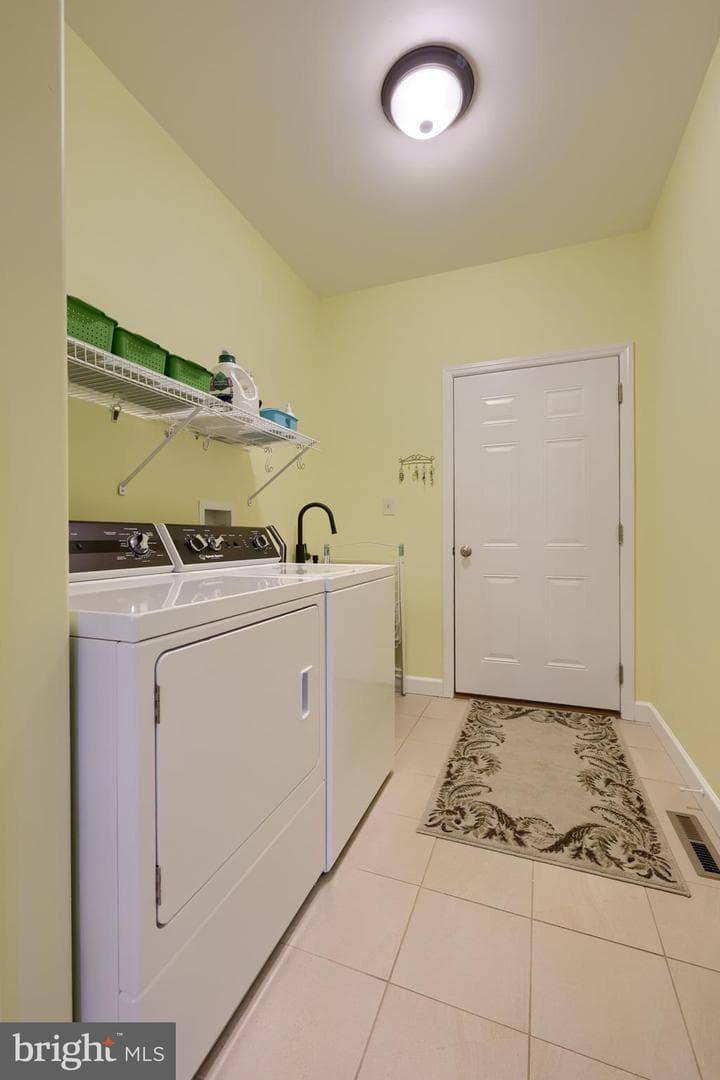14 Chamberlain Lane photo 19