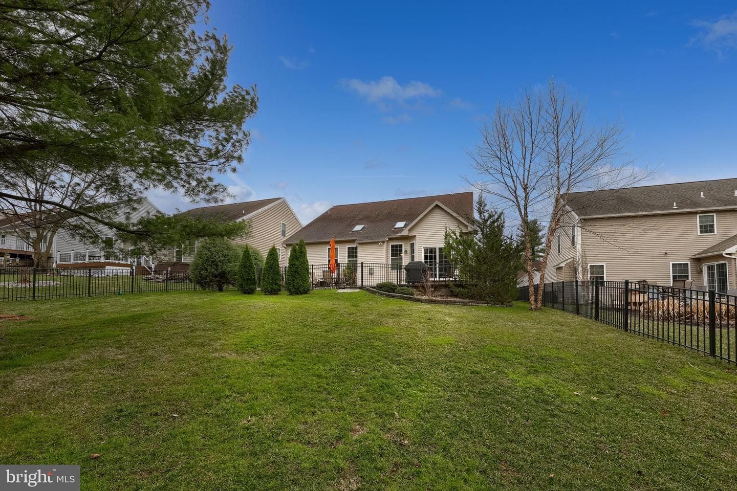 14 Chamberlain Lane photo 42