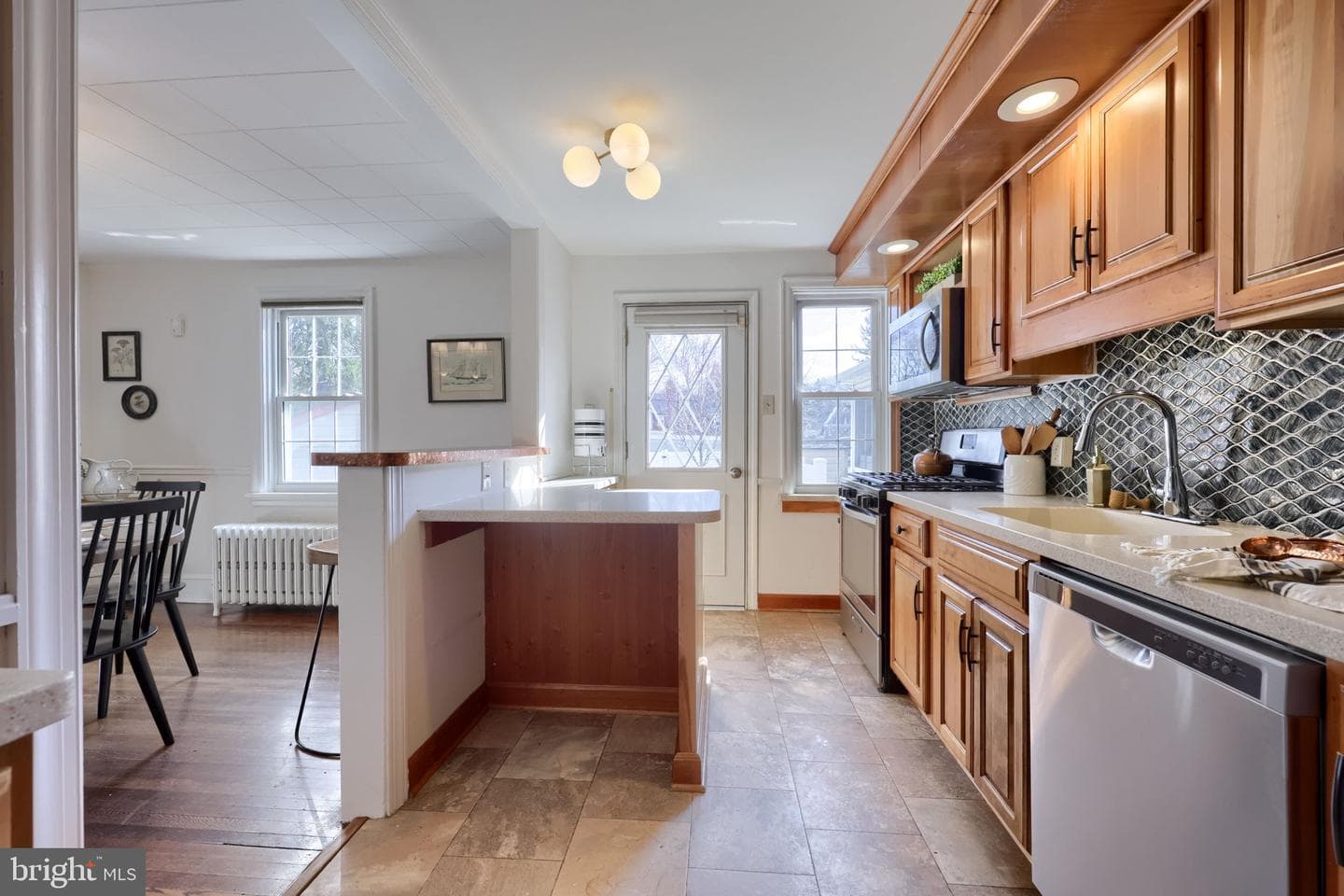 1026 W Ross Street photo 23