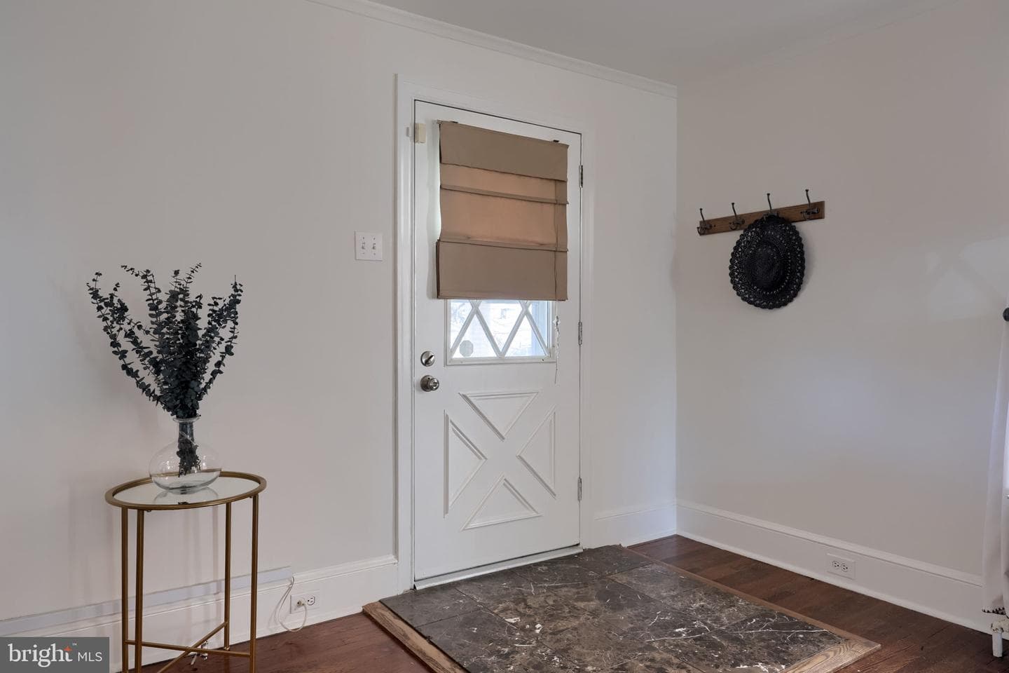 1026 W Ross Street photo 5