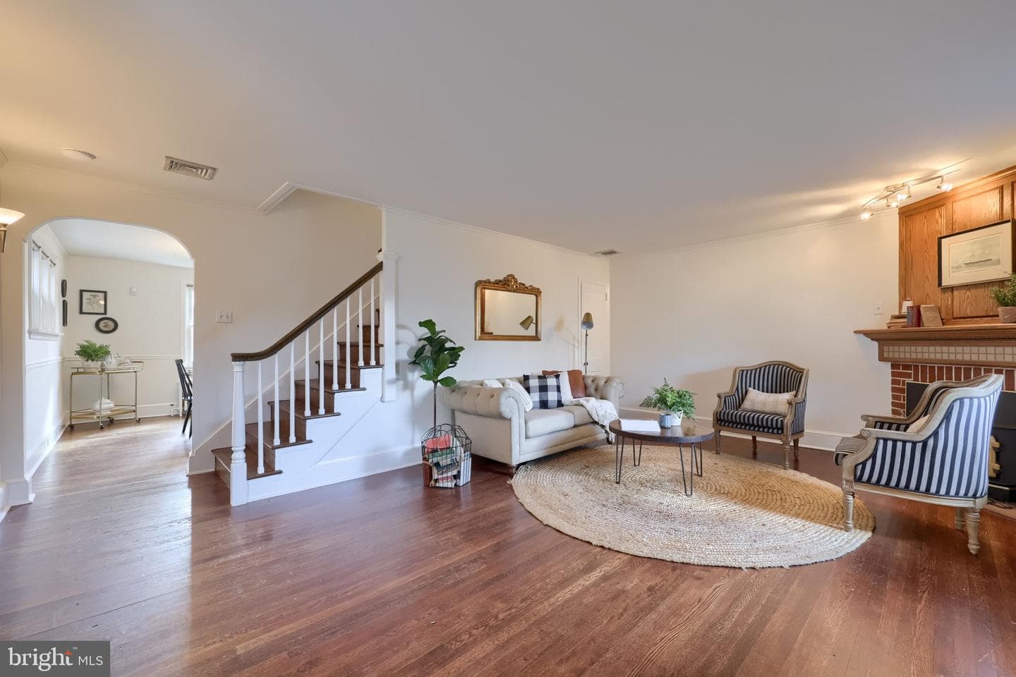 1026 W Ross Street photo 6