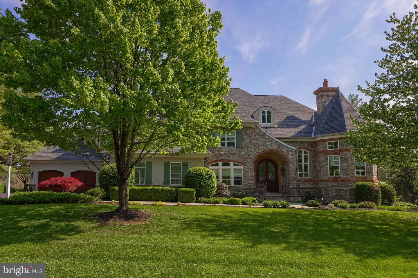 905 Greenside Drive