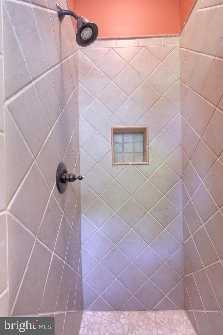 905 Greenside Drive photo 102