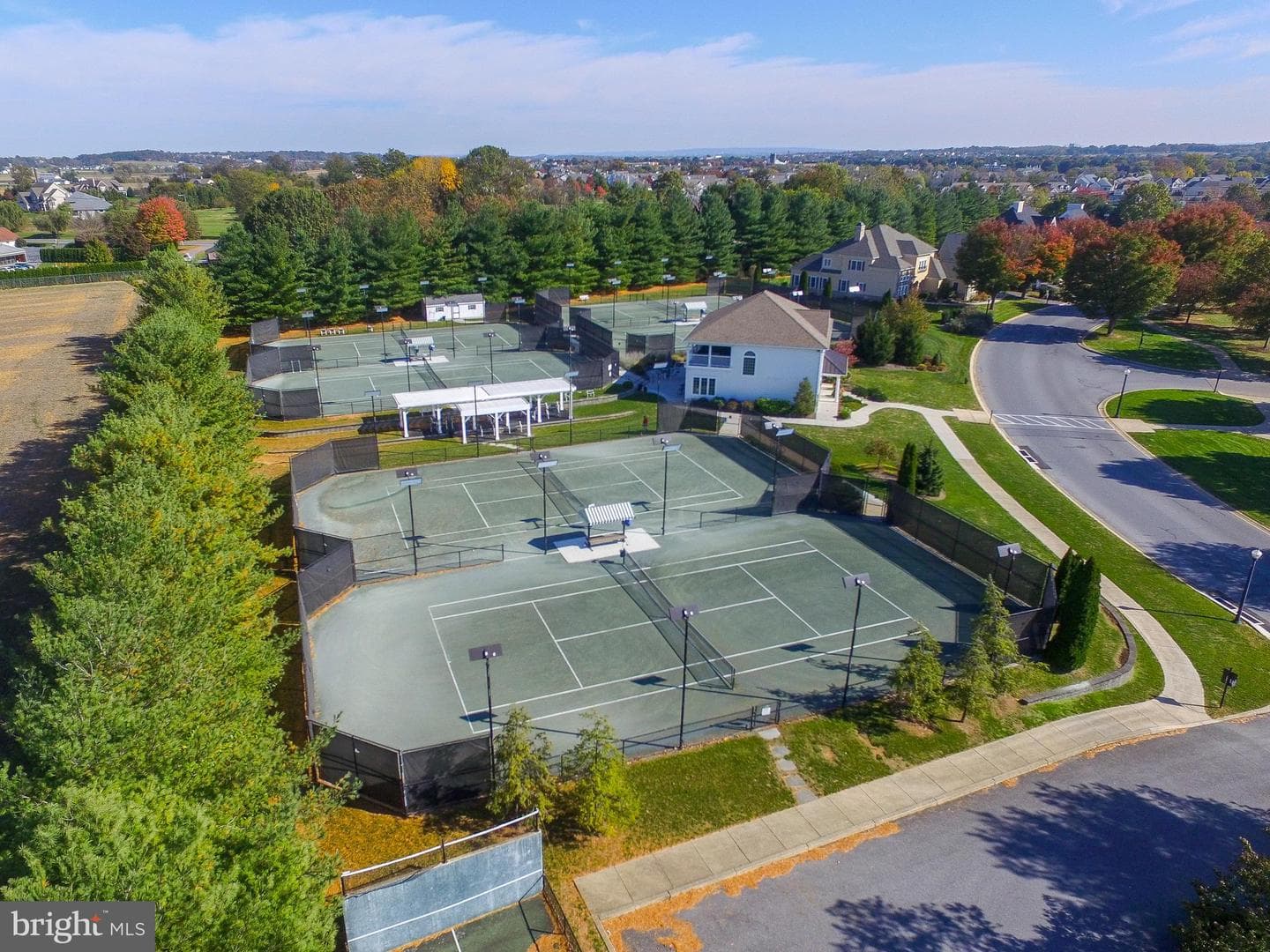 905 Greenside Drive photo 120