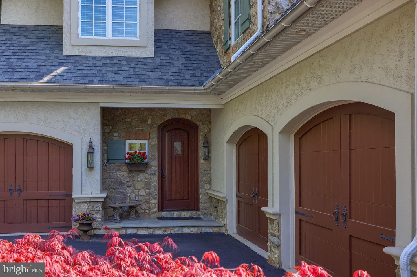 905 Greenside Drive photo 3