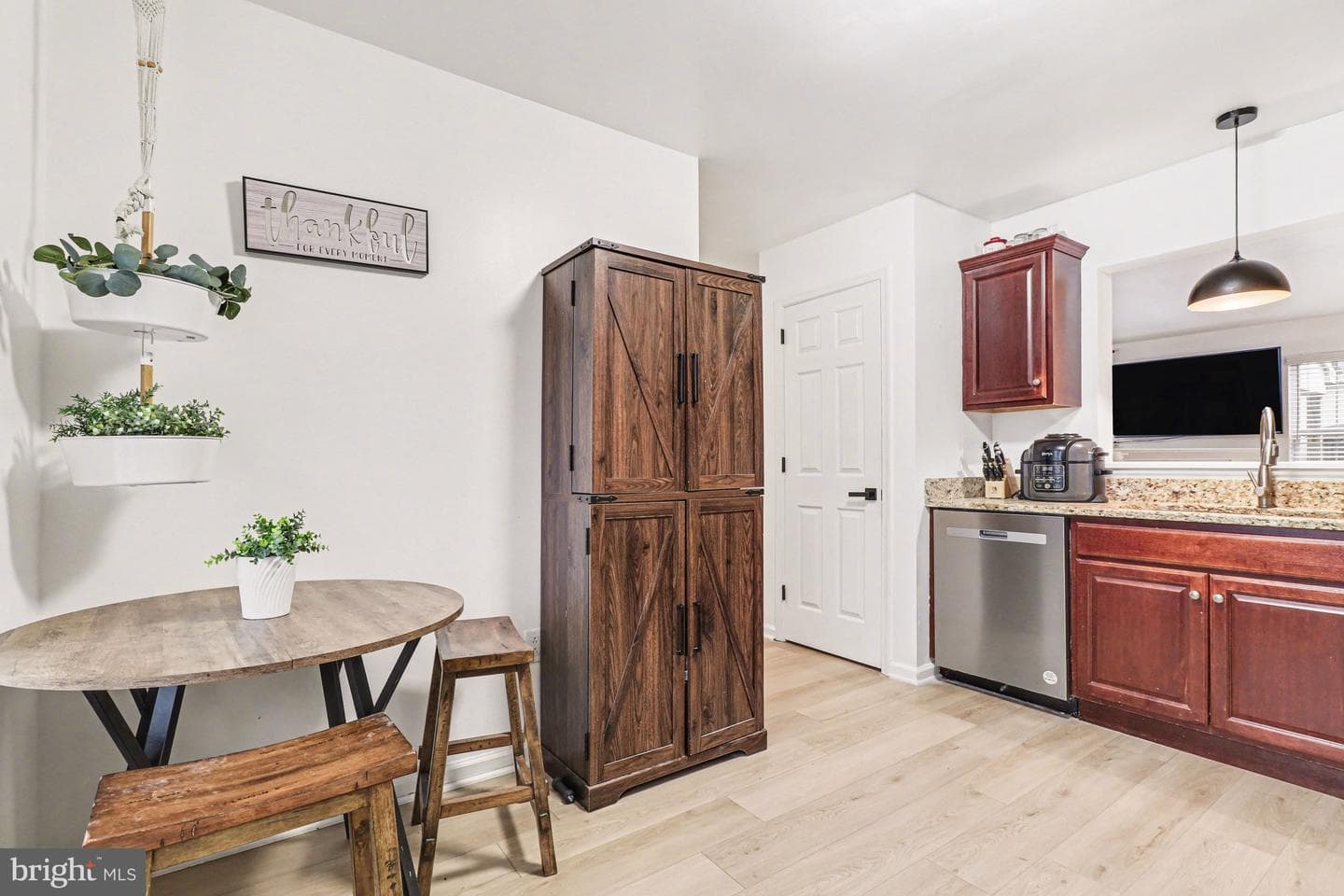 606 Crestgate Place photo 11