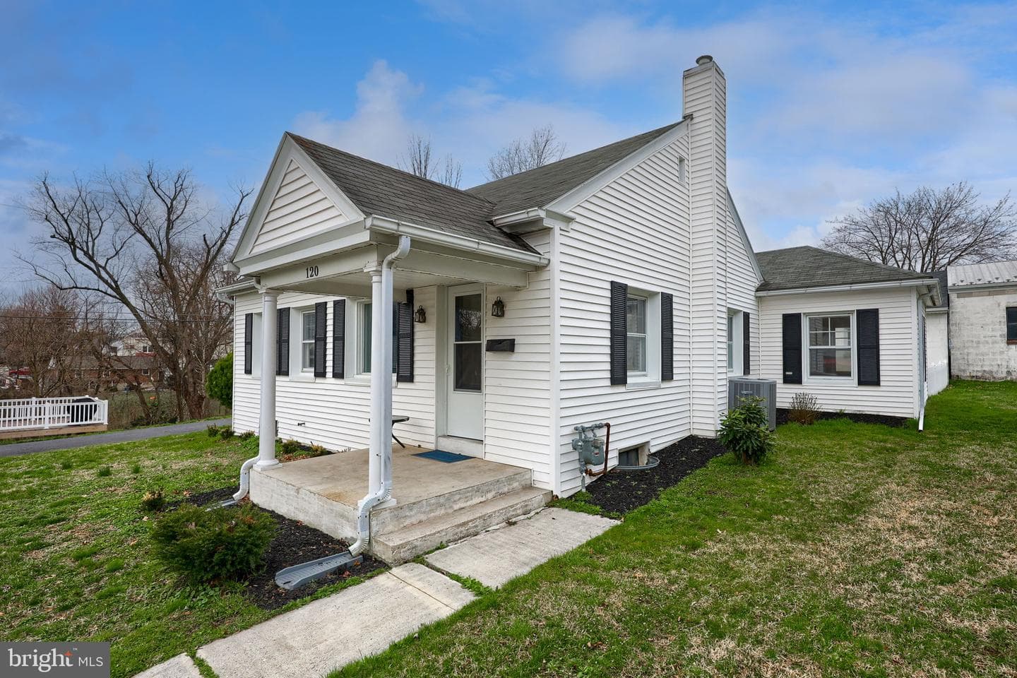 120 N Locust Street photo 2